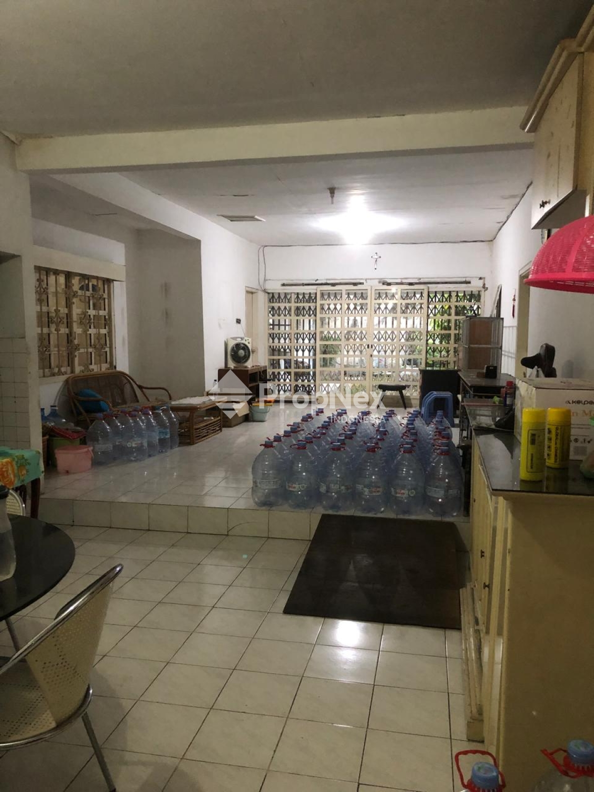 KUPANG INDAH,  Rumah Bangunan Lama perlu renovasi, Lokasi Strategis — foto 3